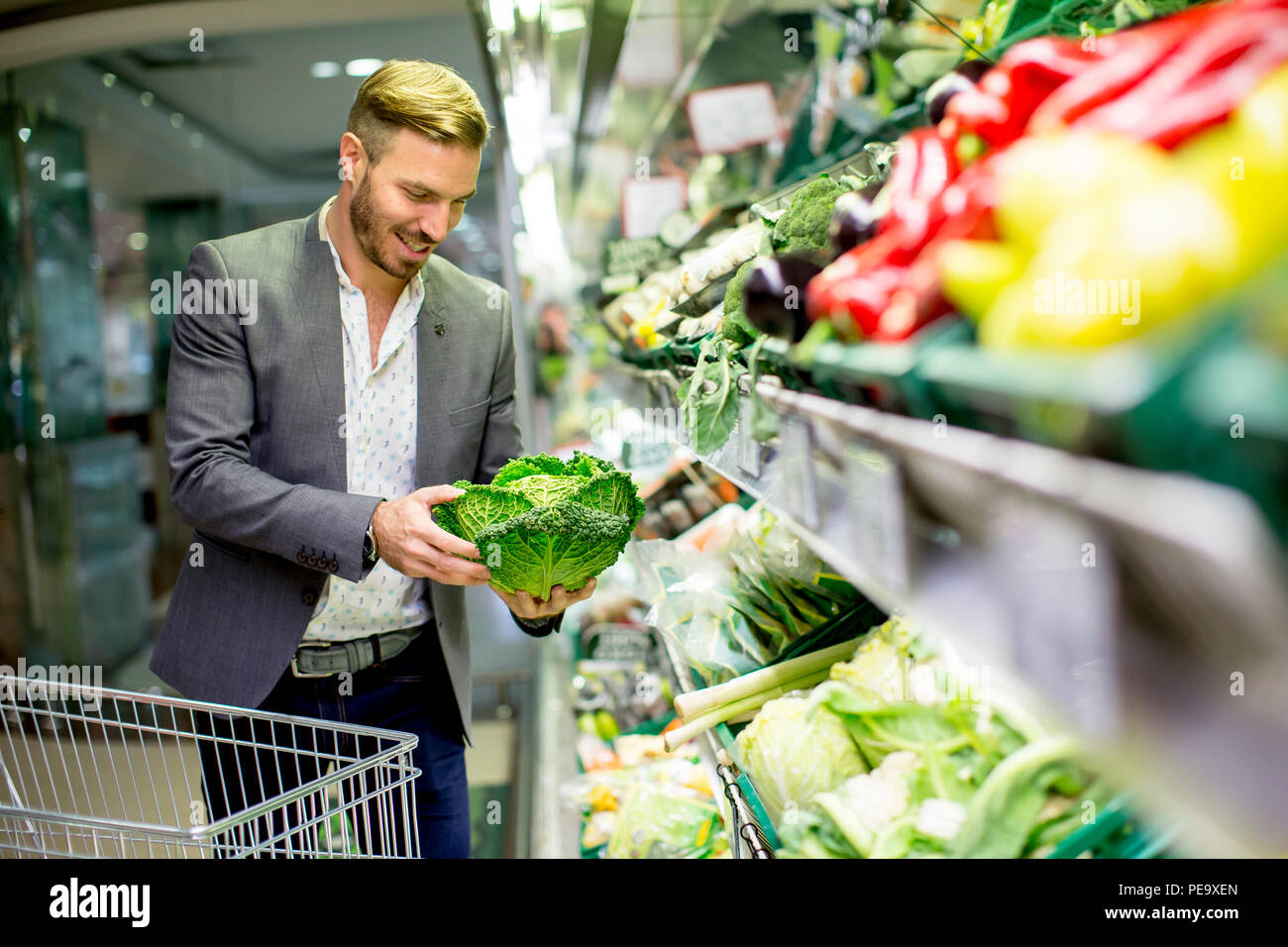 Man buying vegetables hi-res stock photography and images - Alamy