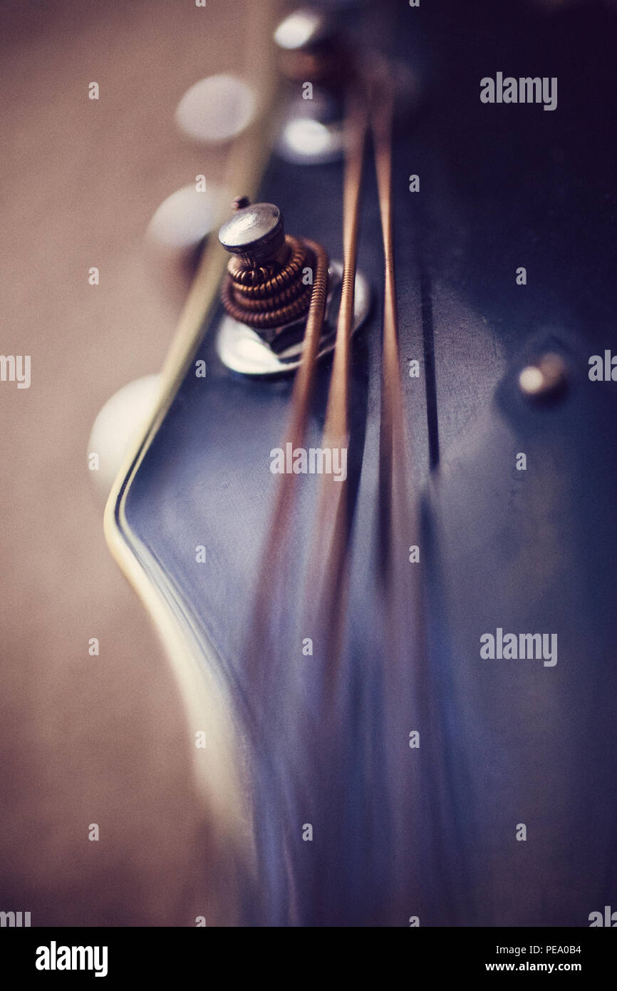 guitar strings vibrating Stock Photo Alamy