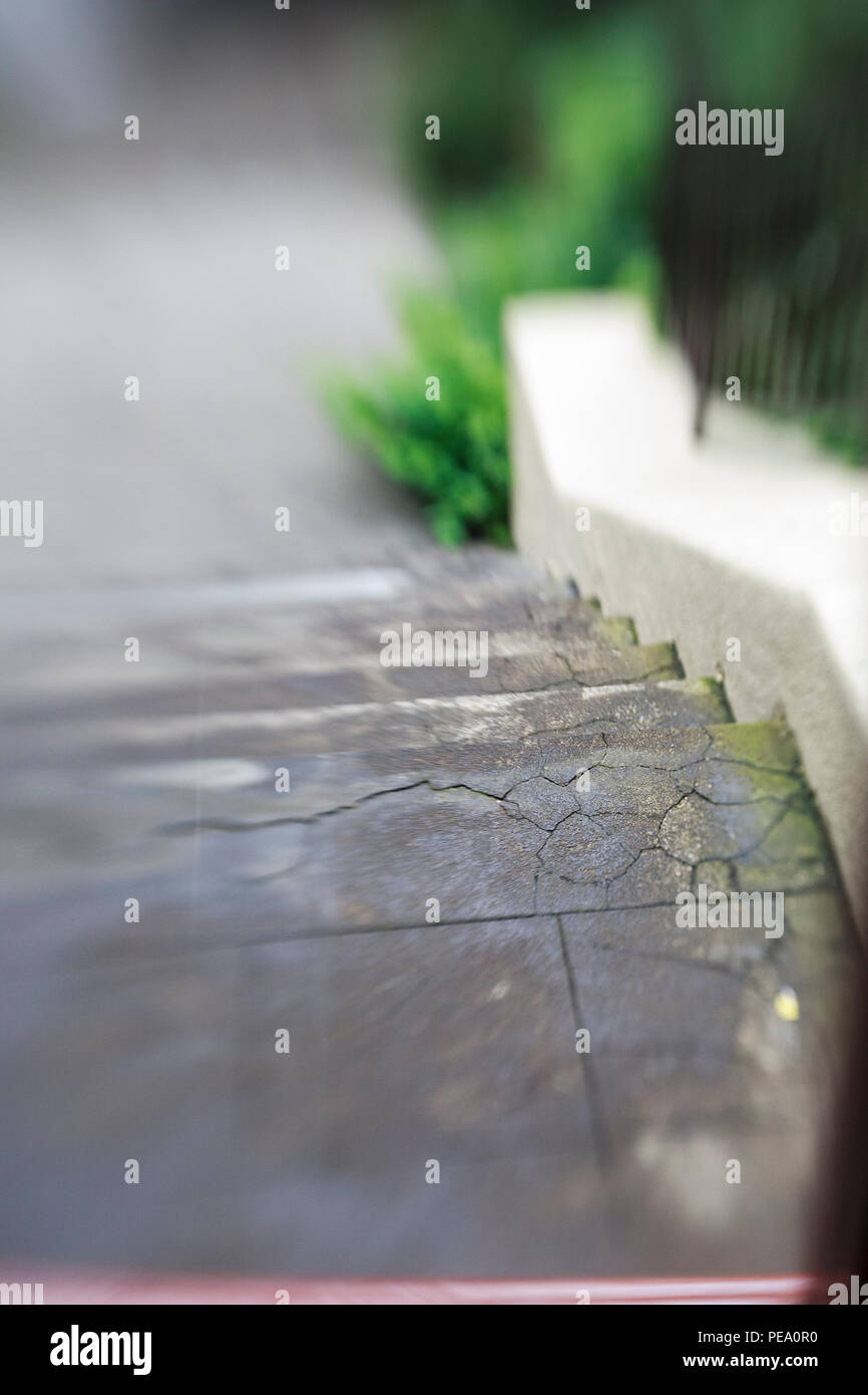 Cracked steps hi-res stock photography and images - Alamy