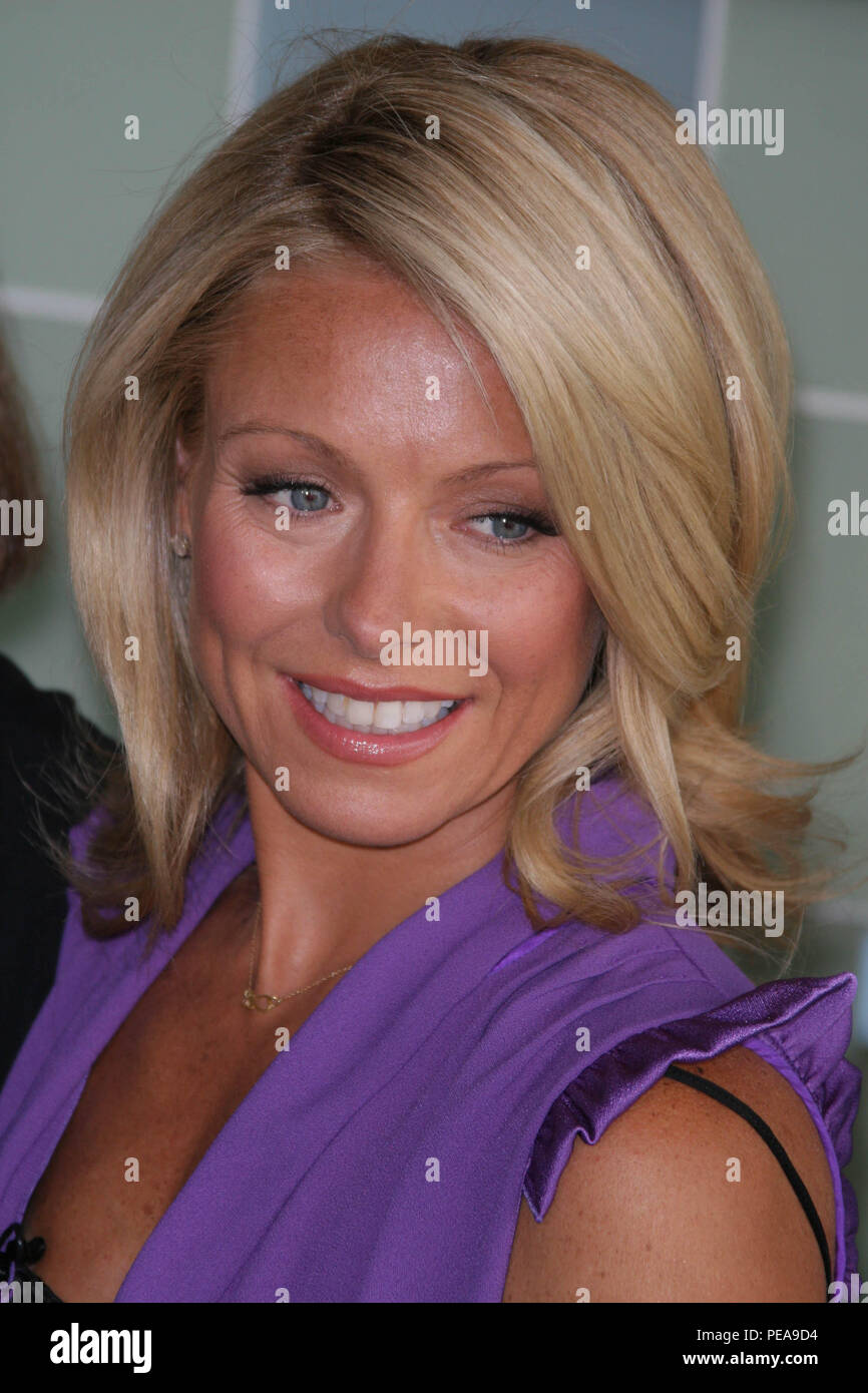 Kelly Ripa 200 Kelly Ripa 2008 Photo By John Barrett/PHOTOlink.net Stock Photo - Alamy
