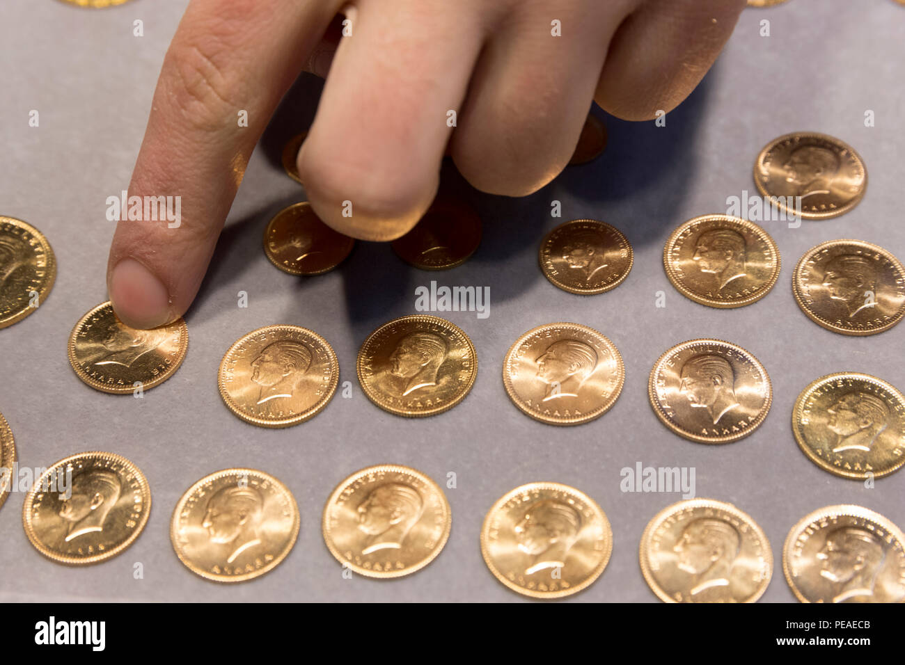 Gold Turkish lira coins Turk Lirasi 22 carat Ataturk image in The Grand Bazaar, Kapalicarsi, great market, Istanbul, Turkey Stock Photo