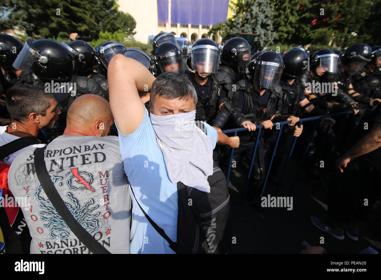 Anti riot tactics hi-res stock photography and images - Alamy