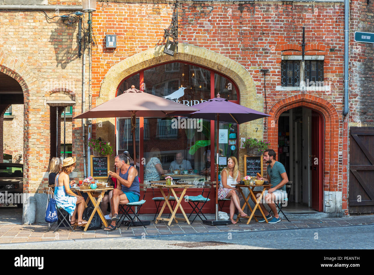 Outdoor cafe europe hi-res stock photography and images - Alamy