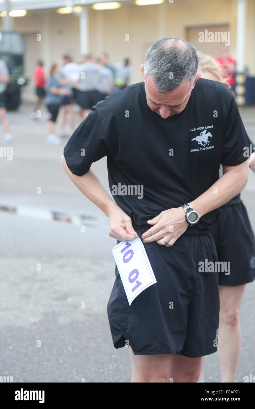 U.S. Army Lt. Col. Jon L. Carrico Jr., commander, 4JCS U.S. Army Reserve 4th Joint Communication Squadron (4JCS)  Mustang Team receives his race number before the relay race begins for the 35th Annual Mattar Relay held annually, MacDill Air Force Base, Tampa, Fla., November 20, 2015. U.S. Lt. Col. George Mattar, a Citadel alumni and former Joint Communications Support Element (JCSE) commander, was killed on Jan. 13, 1982 when his flight, Florida Airlines No. 90, crashed into the waters of the Potomac River. Aboard this flight were 74 passengers, of which only six survived. Also killed were Maj Stock Photo