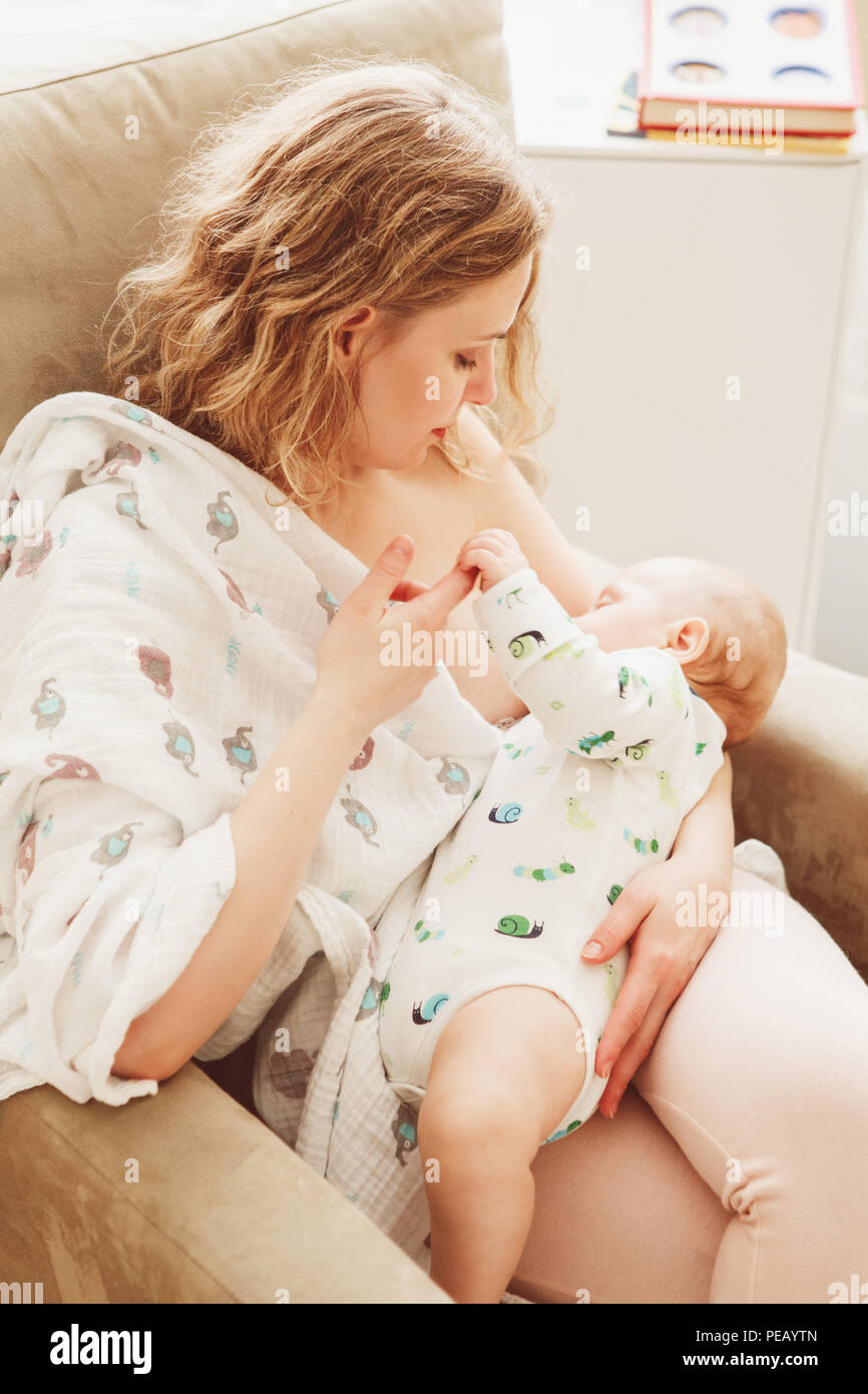 Breastfeed hires stock photography and images Alamy