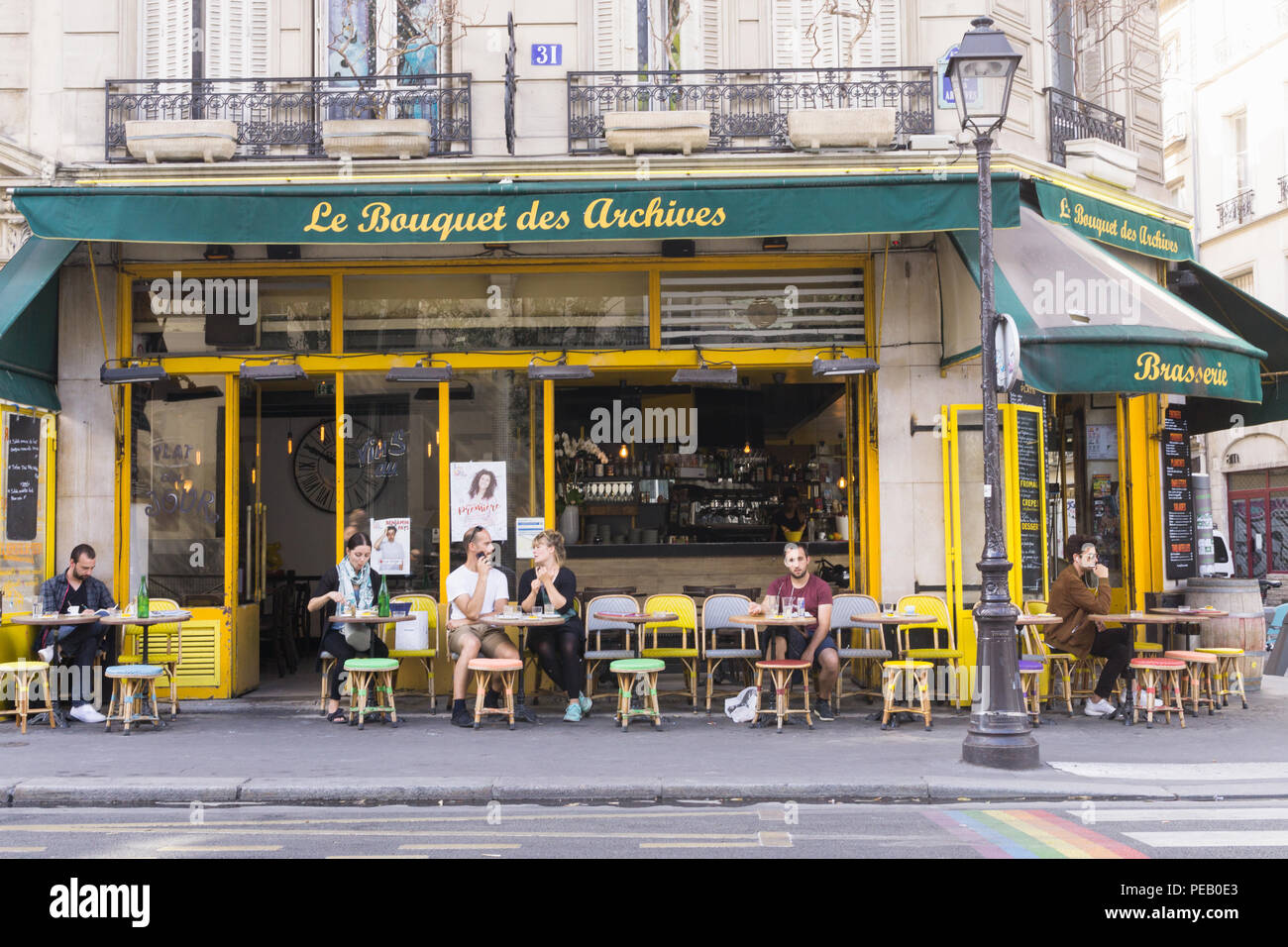 People enjoying afternoon drinks at Le Bouquet des Archives brasserie in the Marais district of Paris, France. Stock Photo