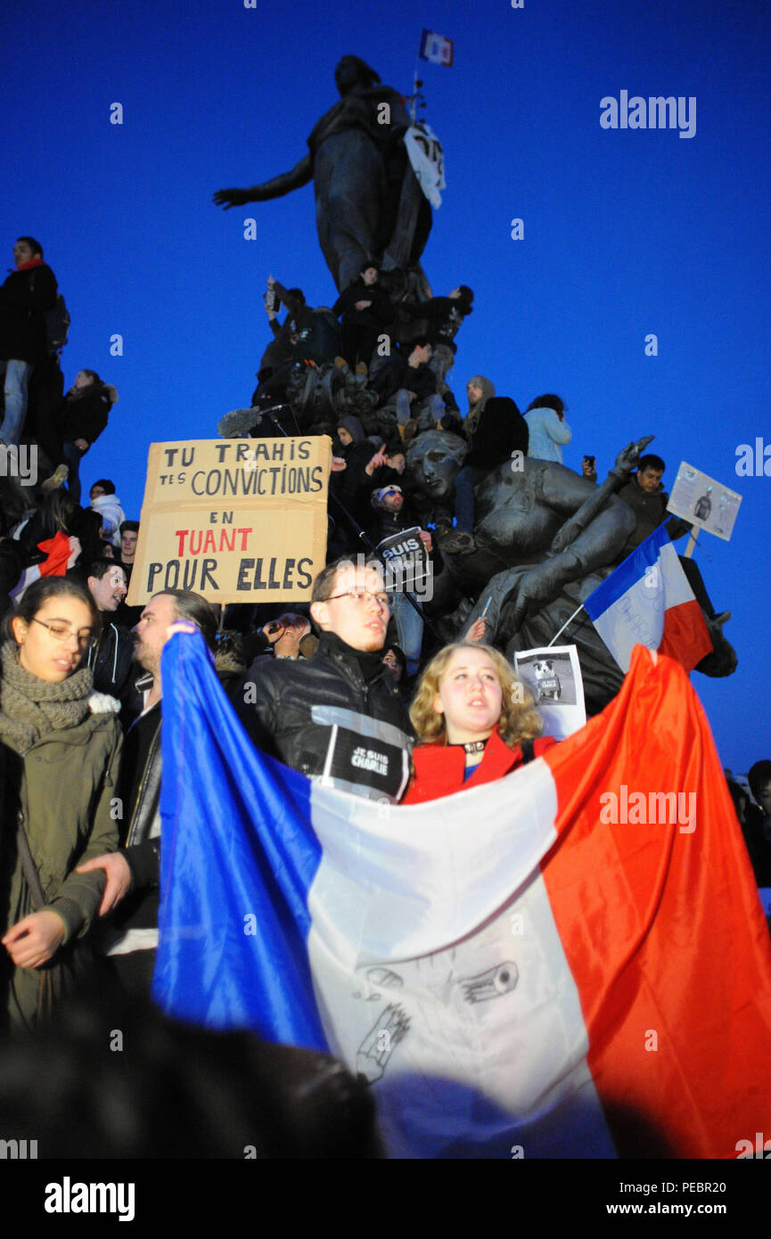 January 11, 2015 - Paris, France:  More than 1,5 million people take part in a march to support Freedom of expression and protest against terrorism in the French capital after three days of terror left 17 people dead. Four million people demonstrated across the country in a 'Marche Republicaine' (Republican March) celebrating the nation's unity in face of terrorist threats. Thousands of people had banners or cartoons referring to Charlie Hebdo, the satirical magazine whose office was targeted by Islamist gunmen earlier in the week. La grande marche republicaine en hommage aux victimes de l'att Stock Photo
