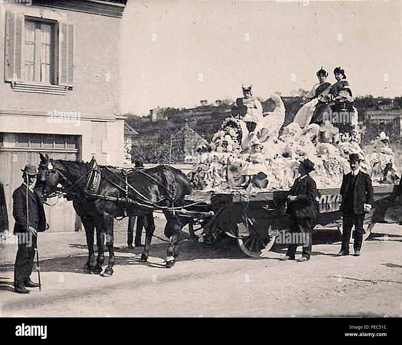 Houdan - Houdan. - Cavalcade du 28 Mai 1905 - Peloton de Gardes