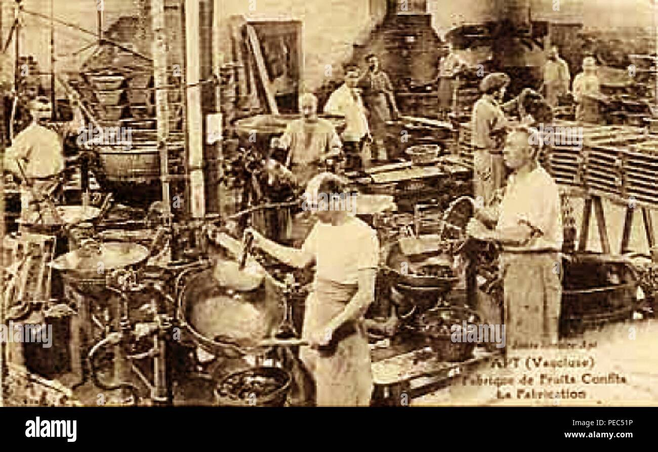 Apt Fabrication des fruits confits Stock Photo Alamy