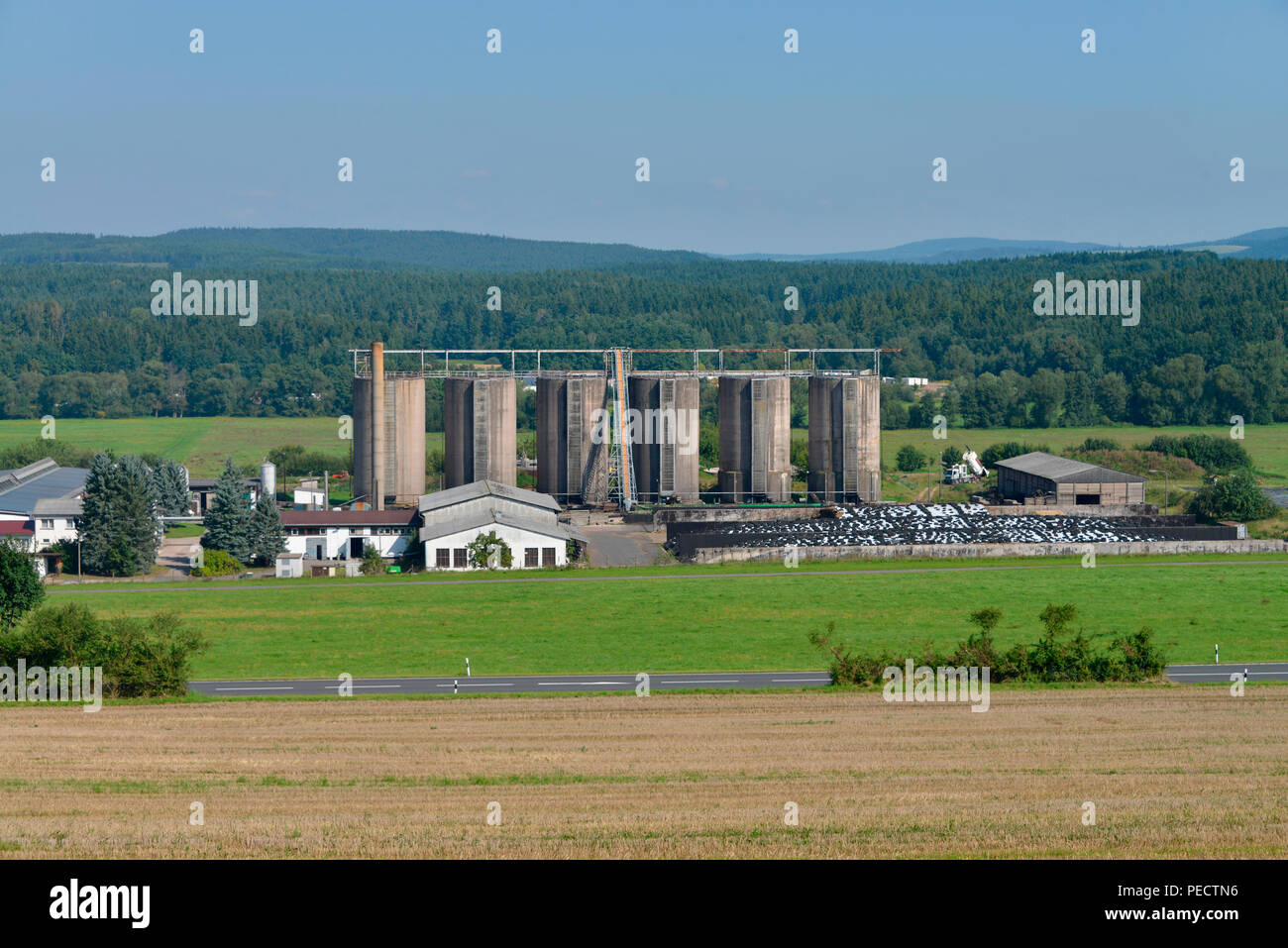 Silos, Staelle, Milch Land GmbH, Veilsdorf, Thueringen, Deutschland Stock Photo