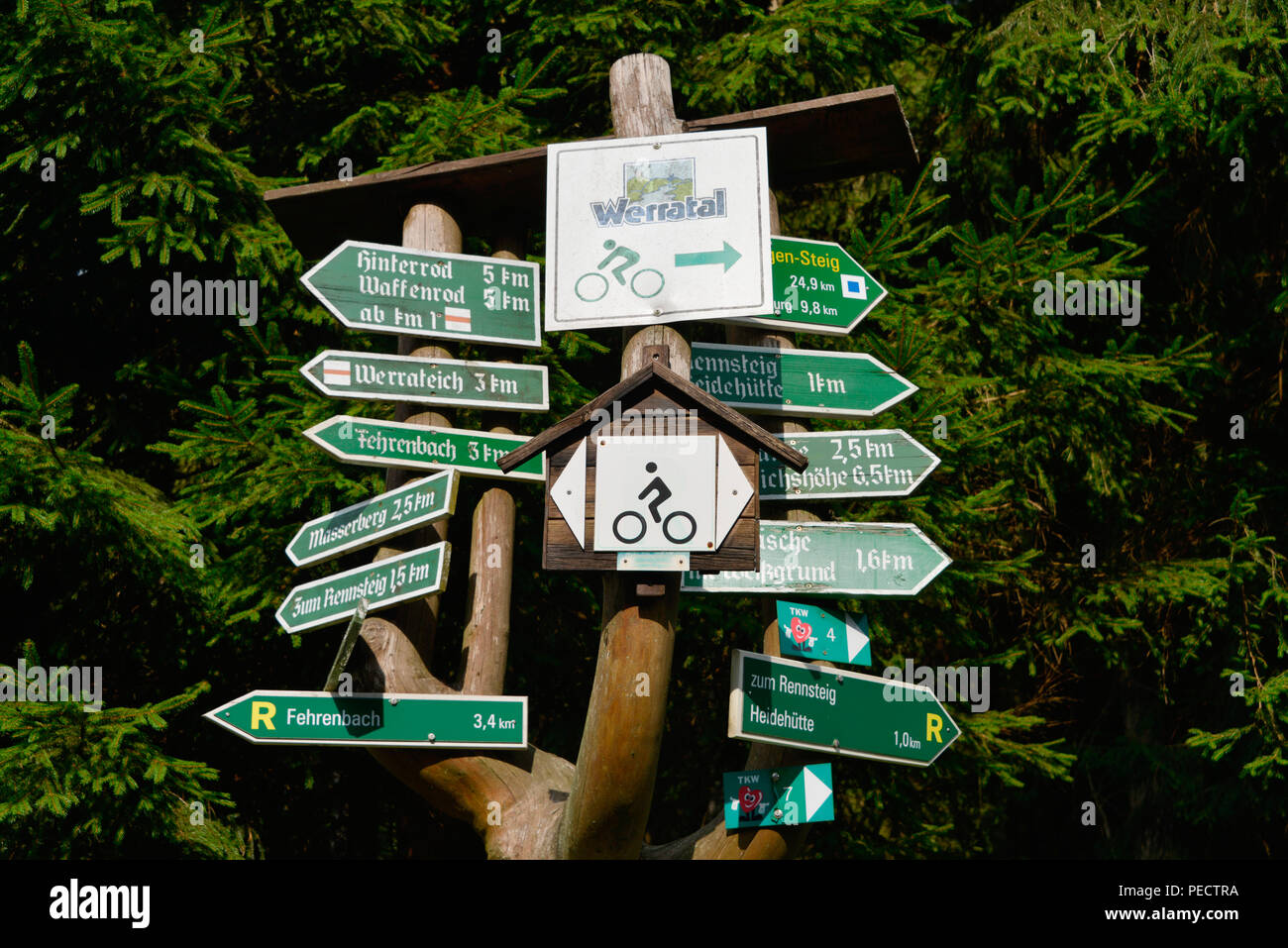 Wanderwege, Schilder, Rennsteig, Masserberg, Thueringer Wald, Thueringen, Deutschland Stock Photo