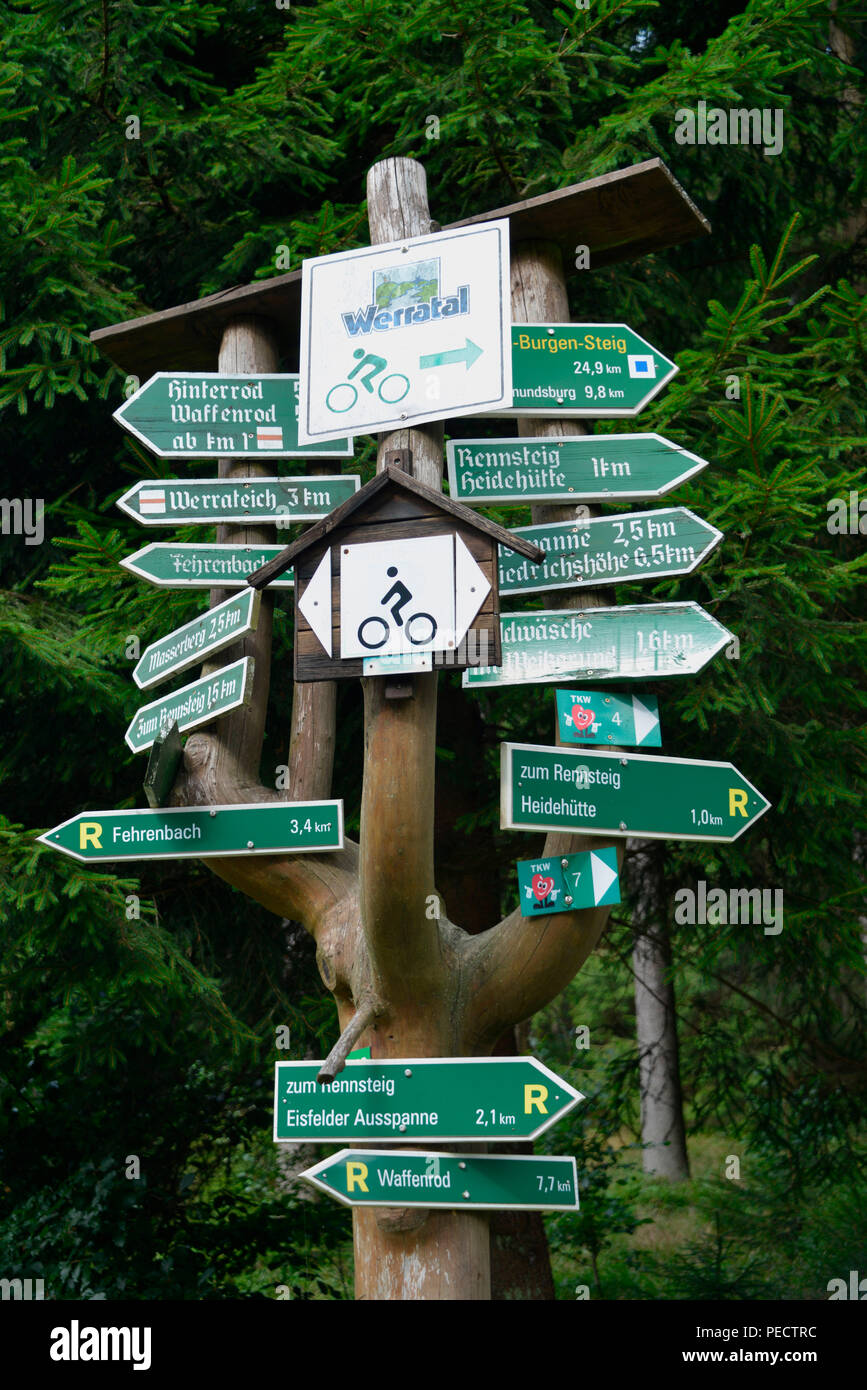 Wanderwege, Schilder, Rennsteig, Masserberg, Thueringer Wald, Thueringen, Deutschland Stock Photo