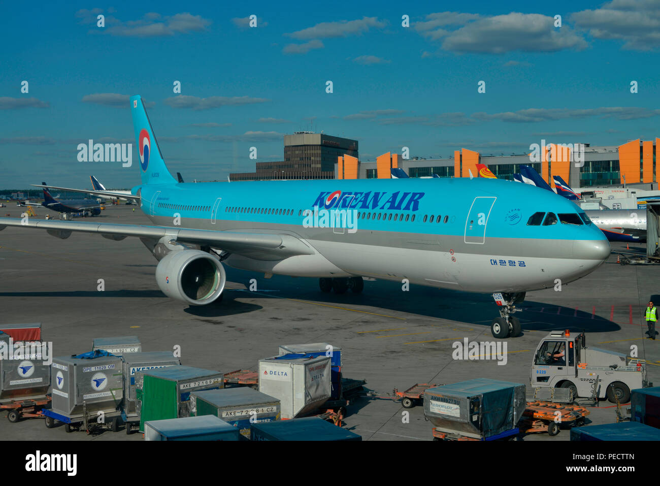 Korean Air, Flugzeug, Flughafen, Scheremetjewo, Moskau, Russland Stock ...