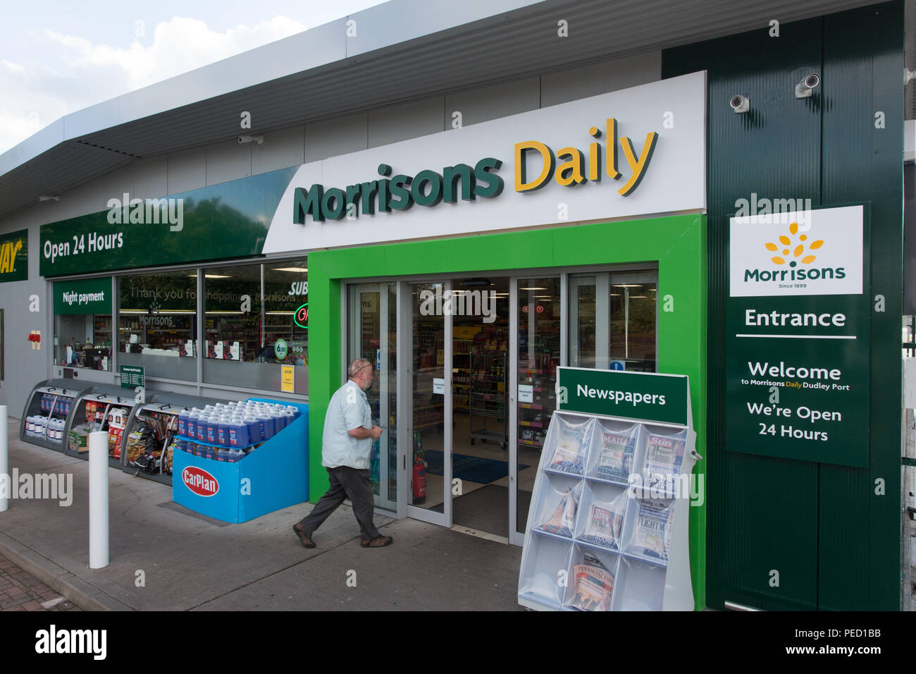 Shoppers Morrisons Supermarket Stock Photos & Shoppers Morrisons