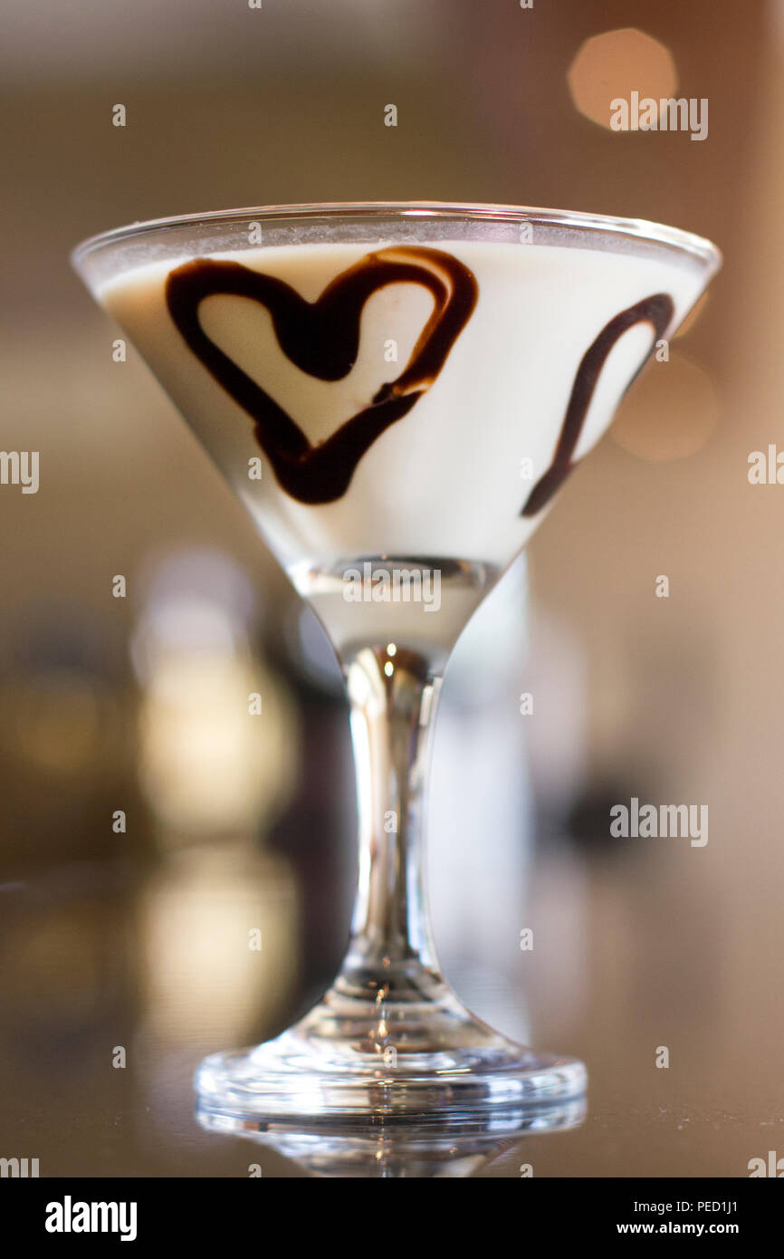 Martini cocktail vintage hi-res stock photography and images - Alamy