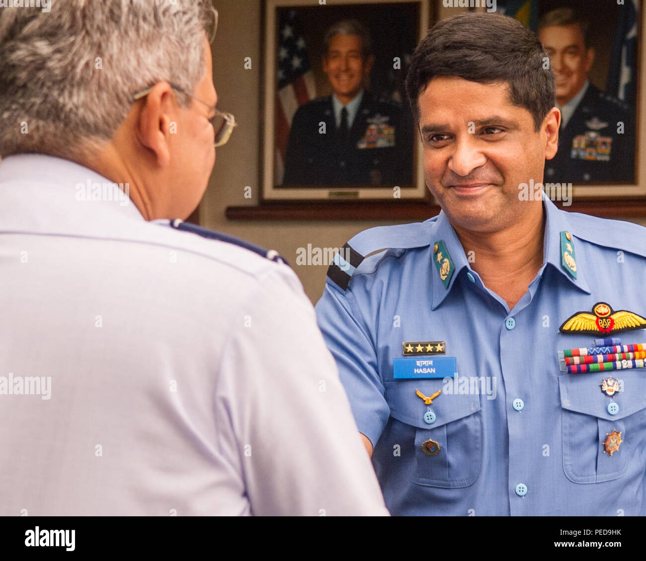Bangladesh Air Force Air Commodore Hasan Khan, Bangladesh Air Force plans director, and U.S. Air Force Maj. Gen. Abel Barrientes, Pacific Air Forces vice commander's individual mobility assistant, shake hands during Airman-to-Airman Talks, Joint Base Pearl Harbor-Hickam, Hawaii, Aug. 6, 2015. The aim of the inaugural U.S. and Bangladesh Airman-to-Airman Talks was to bolster an earnest relationship between key leaders and pave the way for future cooperation among the two air forces. Discussion topics focused on a number of key matters which will enable both countries to plan future bilateral an Stock Photo