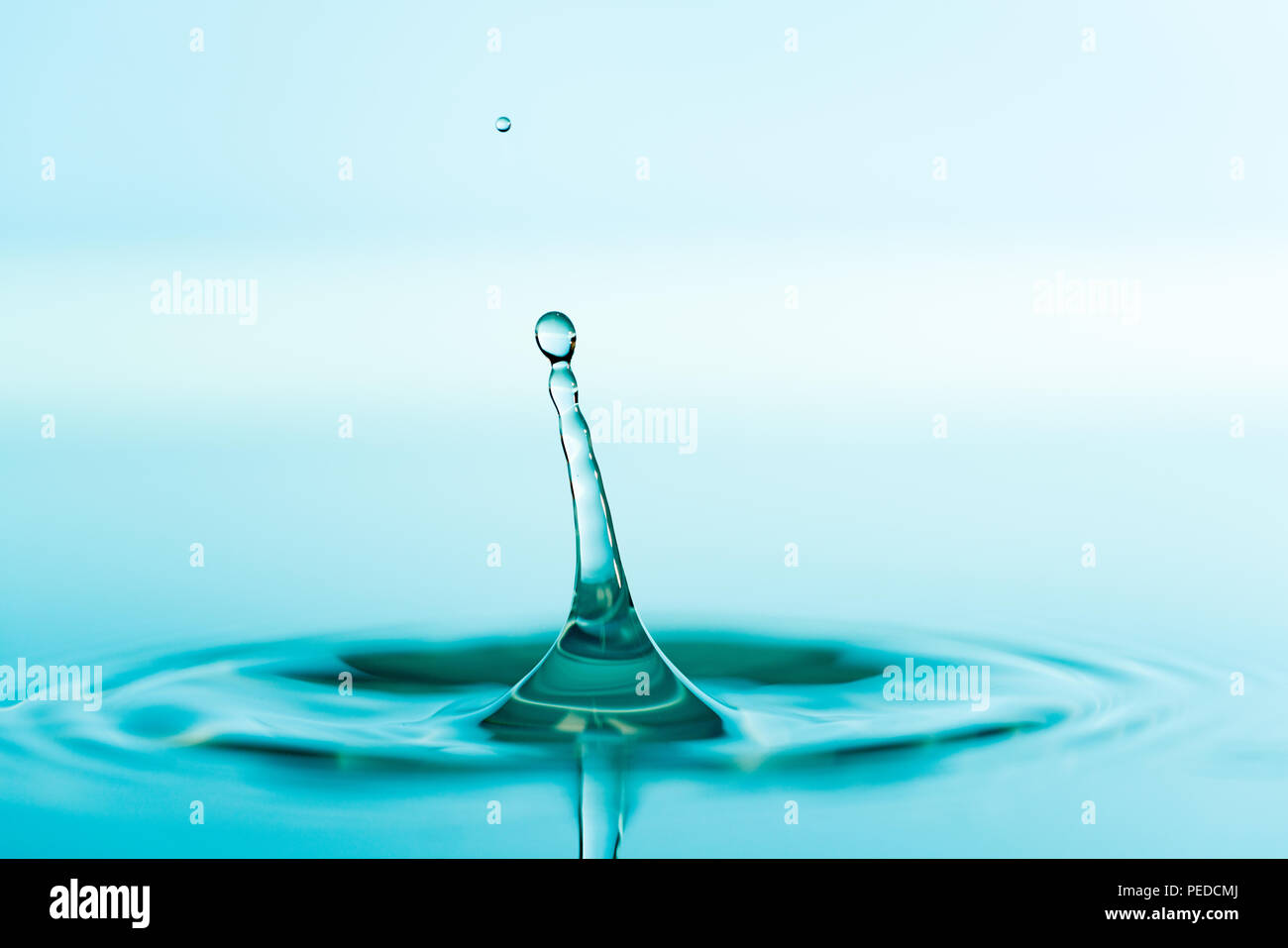 A water glass with a splash – License Images – 11208228 ❘ StockFood