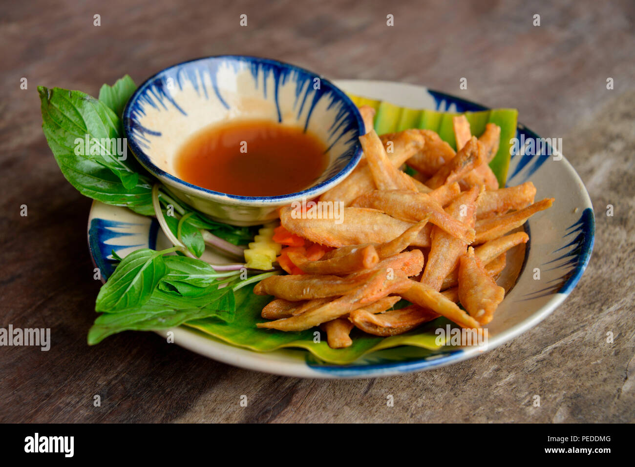 Frittierte Anchovis, Secret Garden Restaurant, Ho-Chi-Minh-Stadt, Vietnam Stock Photo