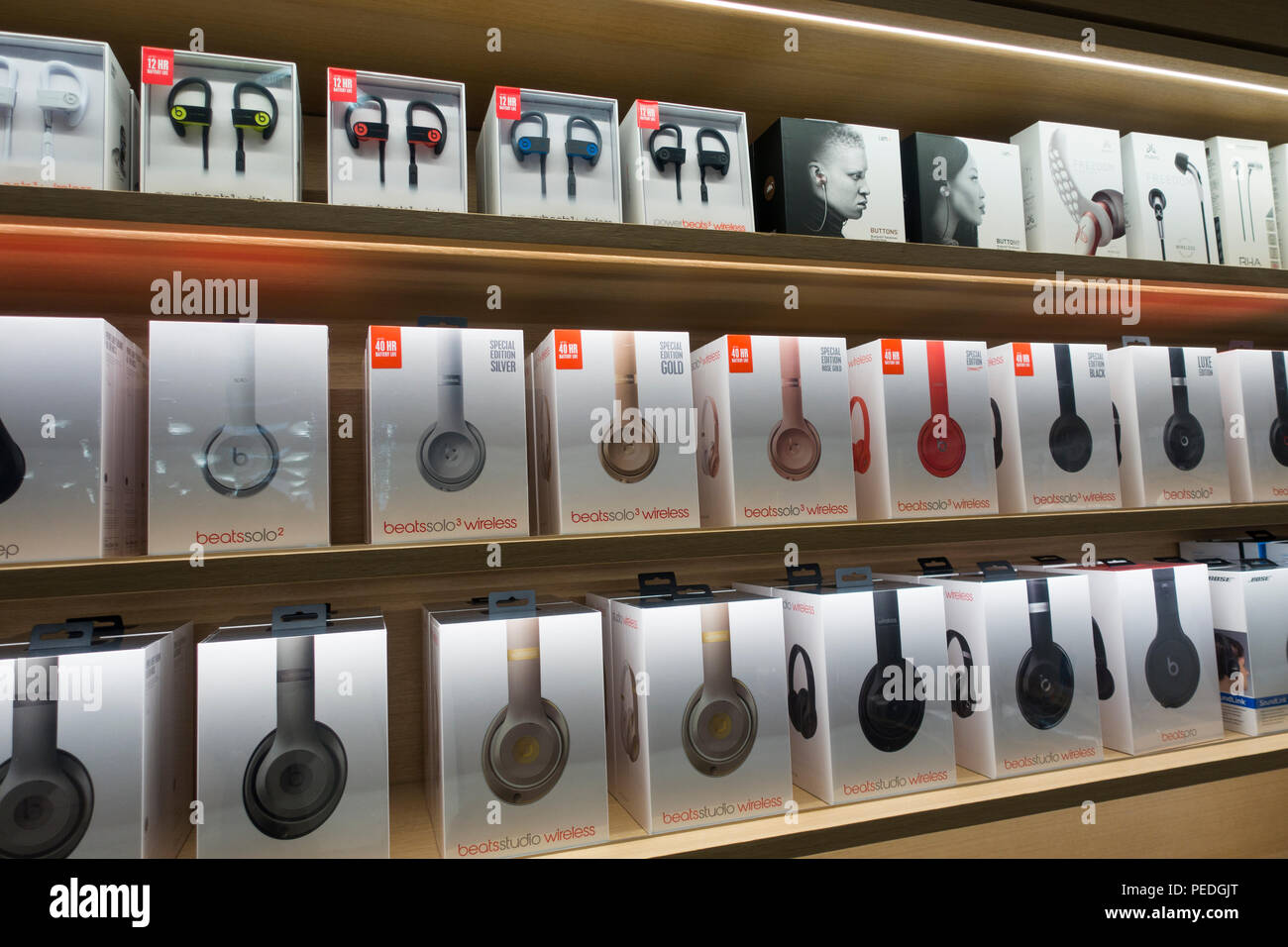 Apple store Williamsburg Brooklyn NYC Stock Photo Alamy