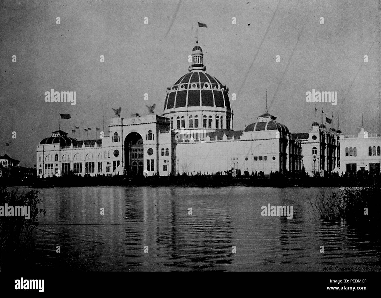 Black and white photograph of the United States Government Building, a neoclassical building erected for the 1893 World's Fair Columbian Exposition, viewed from the southwest portion of the North Pond, from the volume 'Views of the World's Fair and Midway Plaisance, ' authored by WB Conkey, and published in Chicago by the WB Conkey company, 1894. Courtesy Internet Archive. () Stock Photo