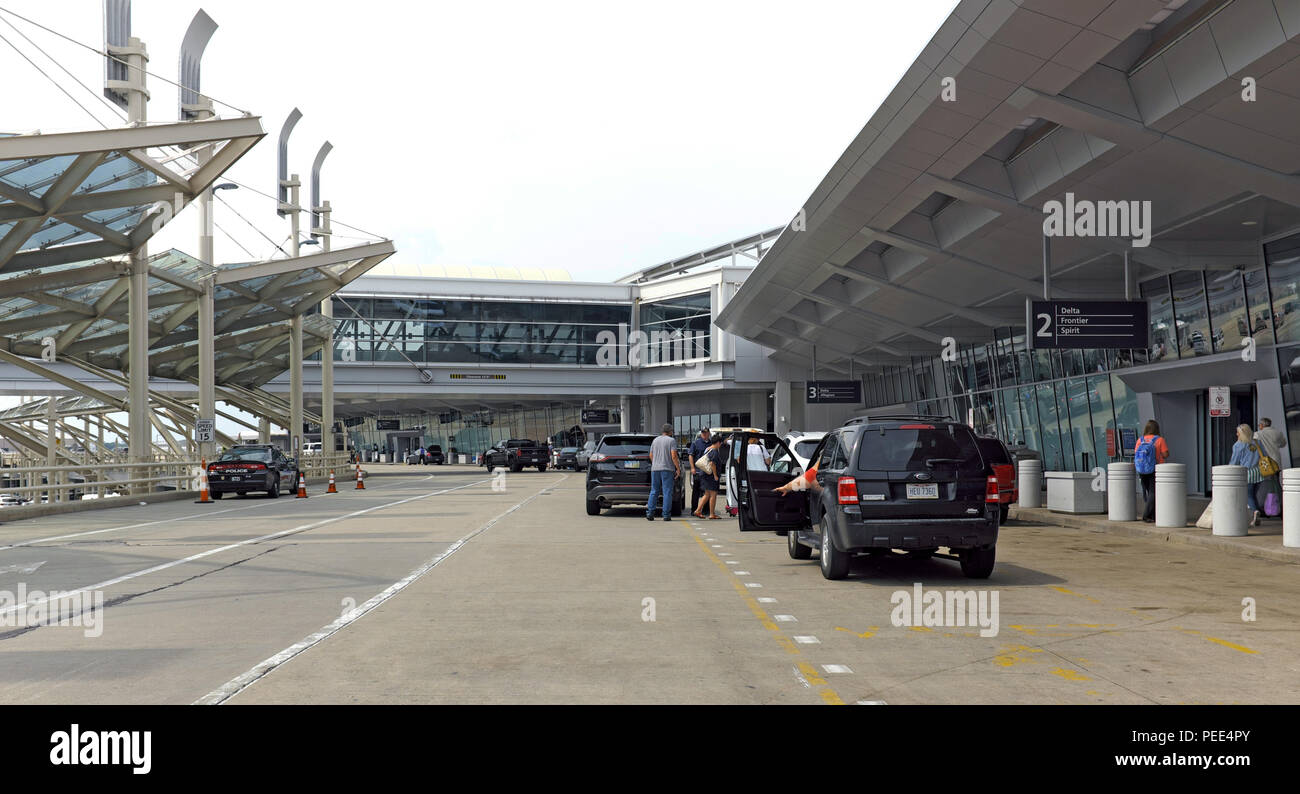 Cleveland Hopkins International Airport departures area for dropping off passengers curbside. Stock Photo