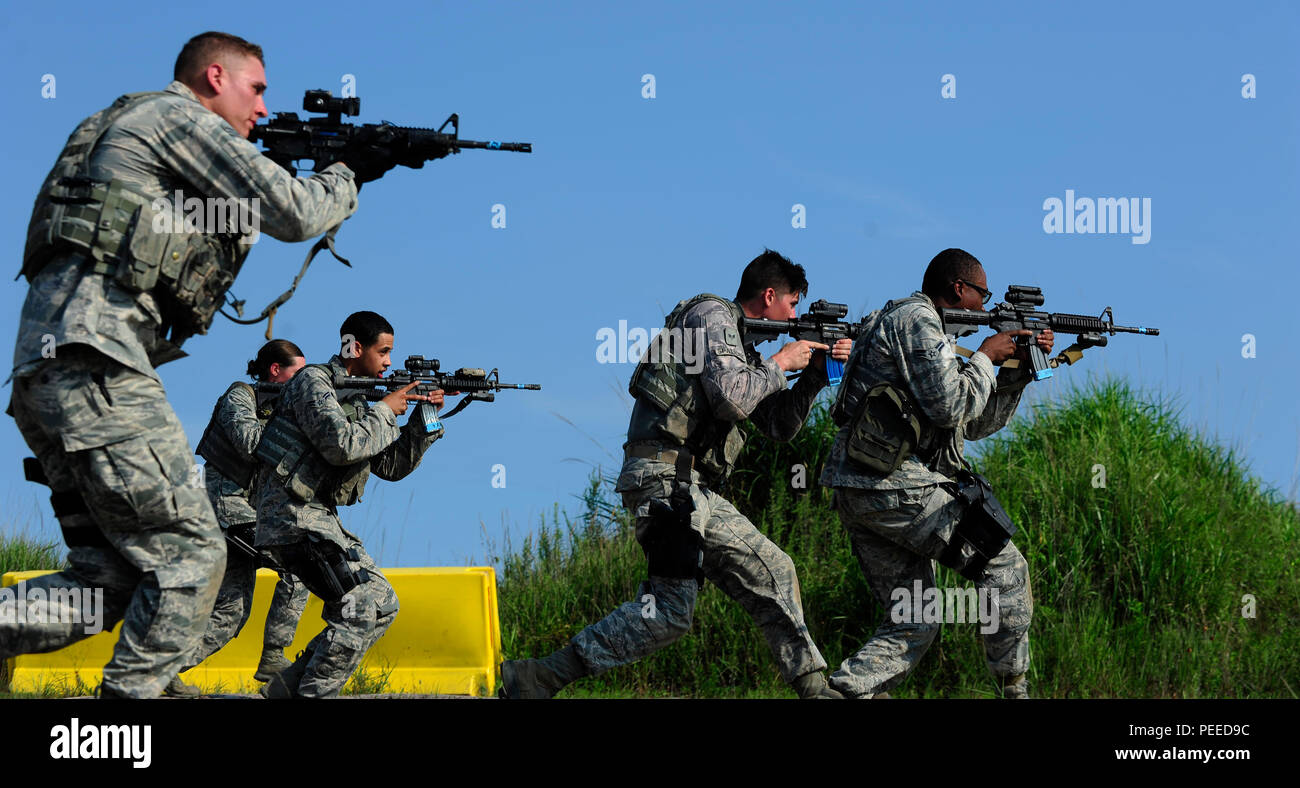 Airmen from the 8th Security Forces Squadron participate in a shoot, move and communicate drill during a three-day combat readiness training exercise at Kunsan Air Base, Republic of Korea, Aug. 3, 2015. Airmen covered topics including mounted and dismounted operations, individual and small unit tactics, land navigation, shoot-move and communication, tactical communications, enemy prisoner of war procedures, self-aid buddy care and additional battlefield curriculums. (U.S. Air Force photo by Staff Sgt. Nick Wilson/Released) Stock Photo