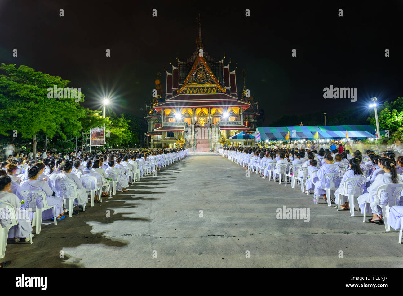 Samut Prakan , Thailand - 27 jul, 2018 :  A lot of Thai buddhism nun sitting outsite the temple Stock Photo