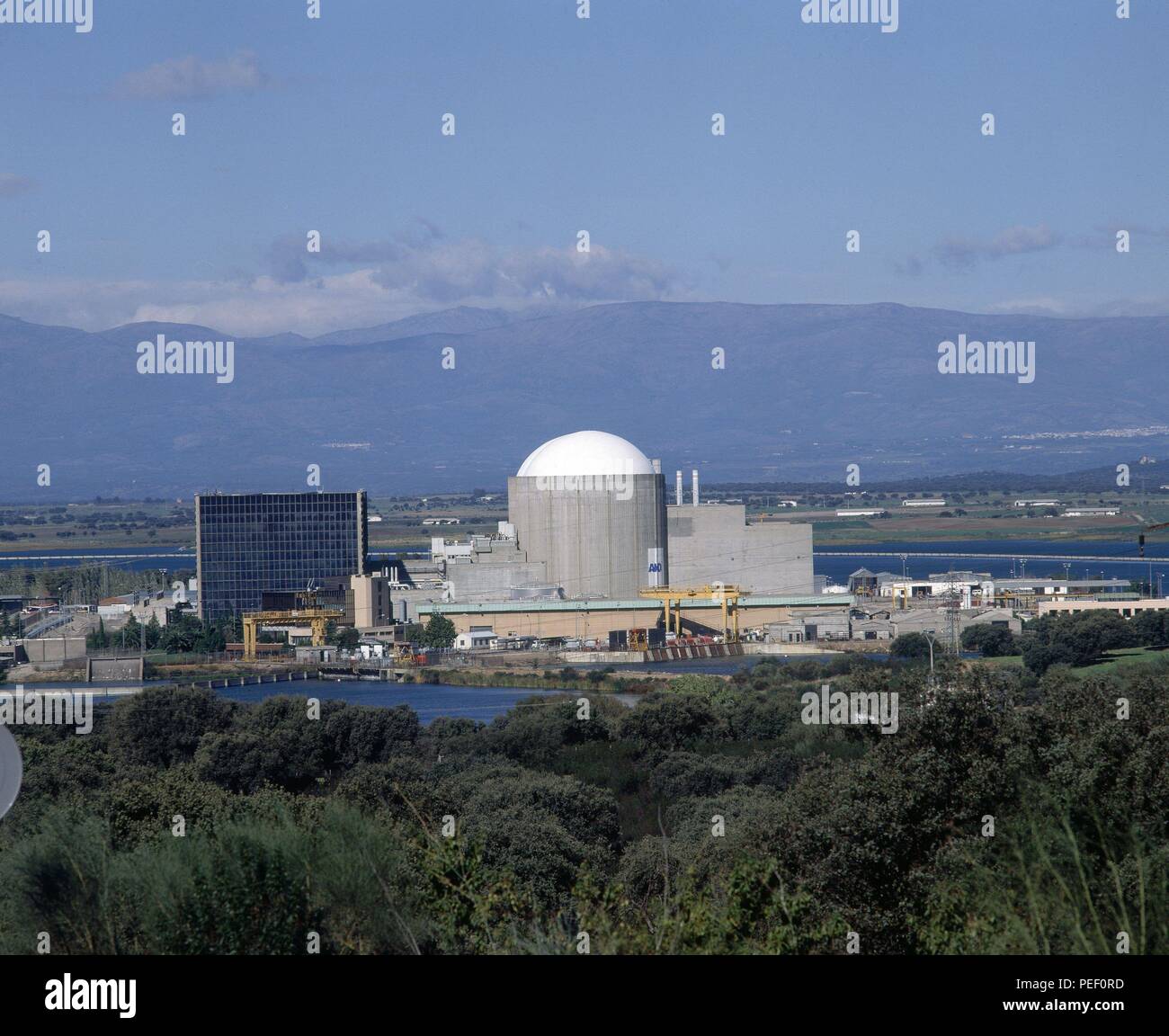 PANORAMICA DE LA CENTRAL NUCLEAR DE ALMARAZ. Location: CENTRAL NUCLEAR, ALMARÁZ, SPAIN. Stock Photo