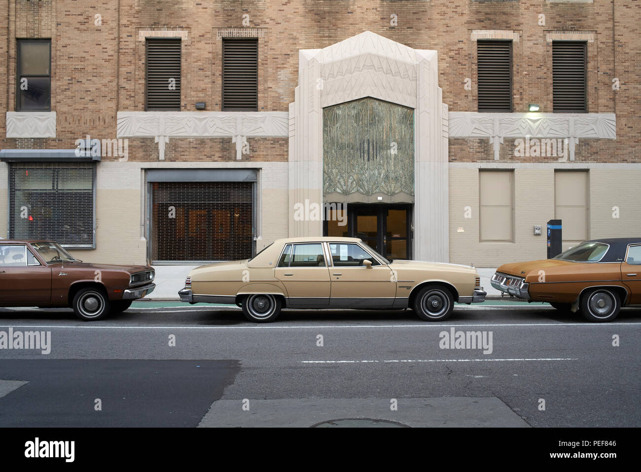City Urban Vintage Cars Daytime High Resolution Stock Photography And Images Alamy