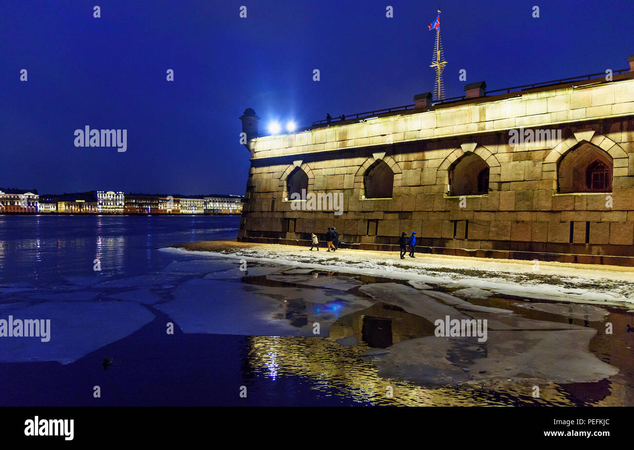 St. Petersburg, Russia - December 30, 2018: Grandmaster Daniil Dubov,  Russia holding the golden cup of World Rapid Chess Championship 2018 after  award Stock Photo - Alamy