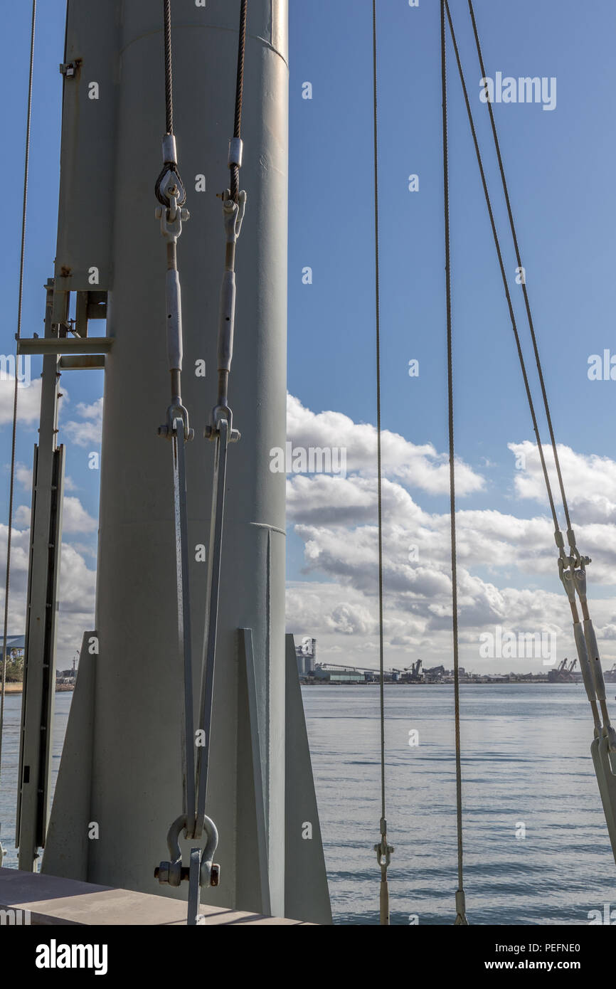 X Steel Rope Support Steel support system hi-res stock photography and images - Alamy