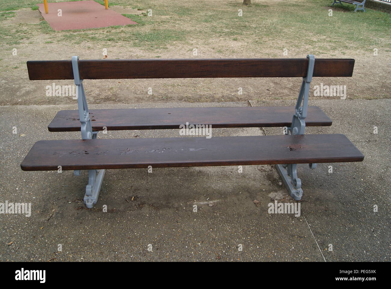 Un banc en France Stock Photo - Alamy
