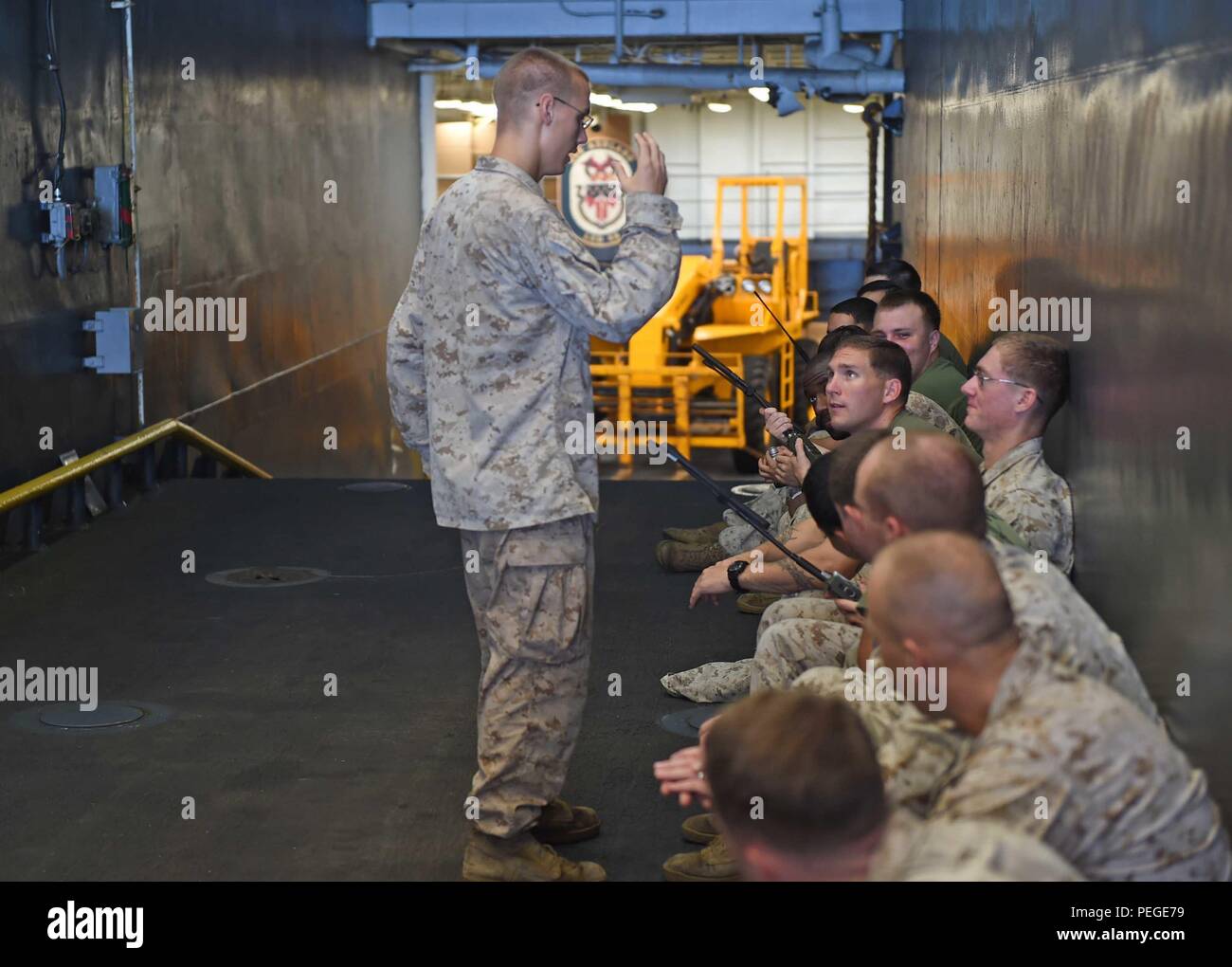 An prc 152 radio hi-res stock photography and images - Alamy