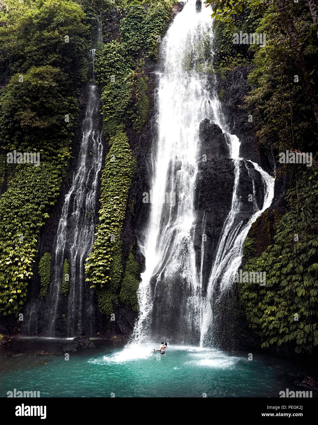 Couple bathing in waterfall hires stock photography and images Alamy