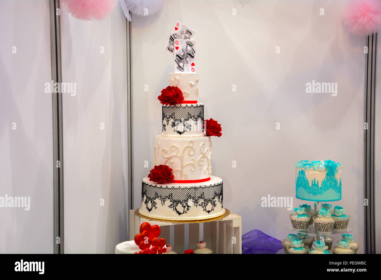 Wedding cake black white elegant hi-res stock photography and images - Alamy