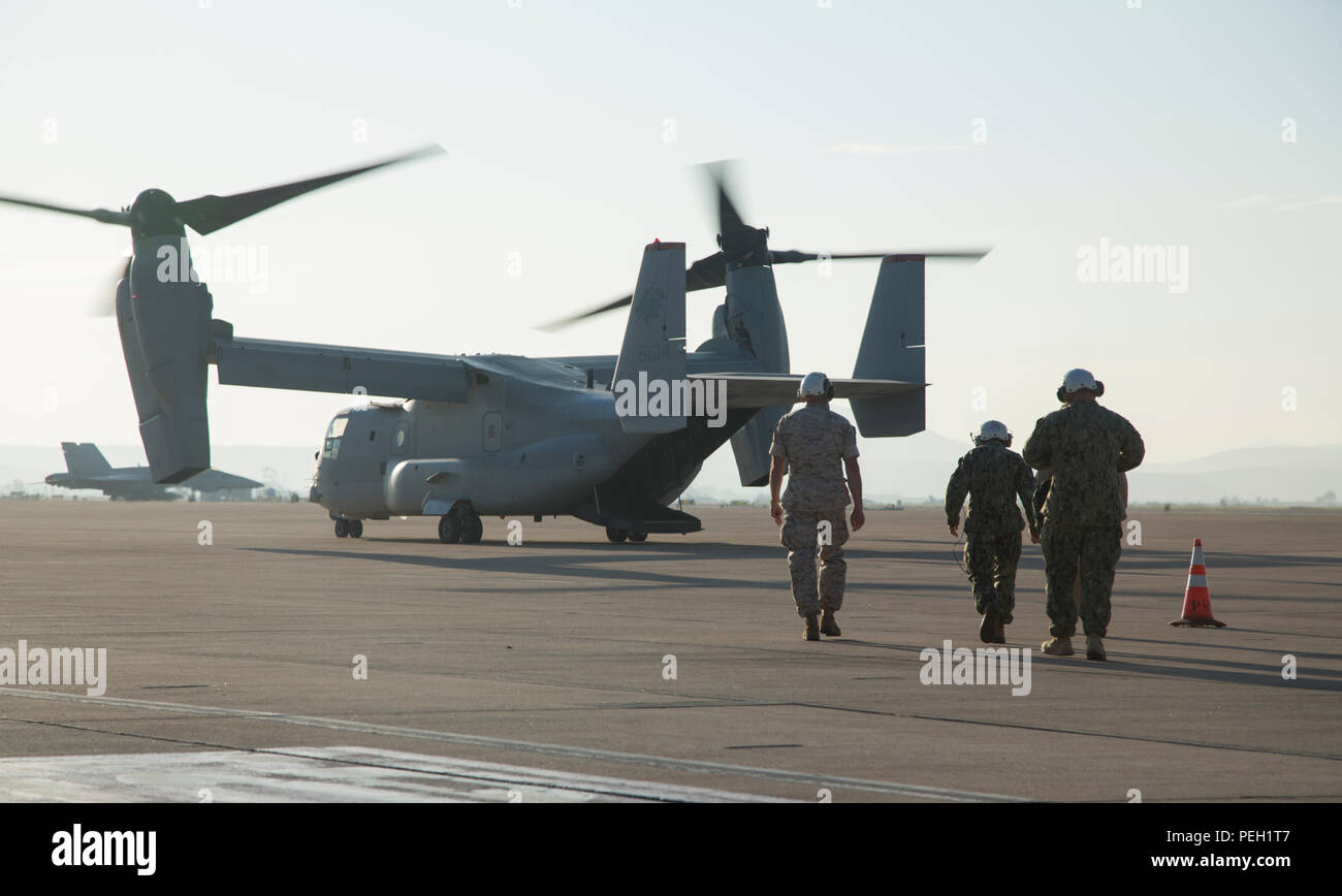 U.S. Navy Vice Adm. Nora Tyson, the Third Fleet Command Vice Admiral, is escorted to an MV-22 Osprey for a flight to I Marine Expeditionary Force Headquarters aboard Marine Corps Air Station Miramar, San Diego, Calif., Aug. 27, 2015. Vice Adm. Tyson talked to chief selectees at Miramar after they conducted a run to build camaraderie and receive mentorship and guidance from the 3d MAW commanding general and assistant wing commander. (U.S. Marine Corps photo by Lance Cpl. Trever Statz/Released) Stock Photo