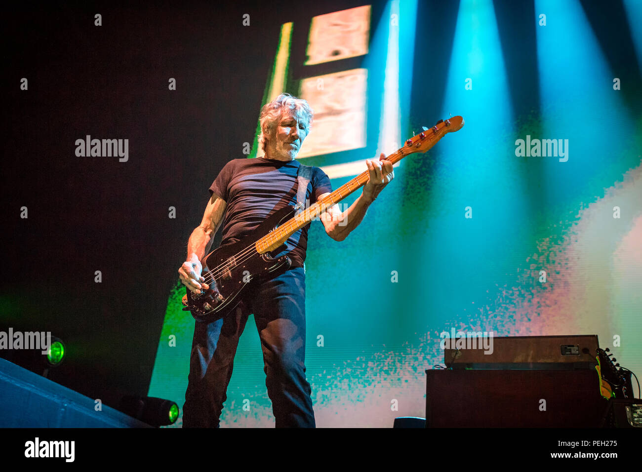 Norway, Oslo - August 14, 2018. The English singer, songwriter and musician Roger Waters performs a live concert at Telenor Arena in Oslo as part of the Us + Them Tour 2018. (Photo credit: Gonzales Photo - Terje Dokken) Credit: Gonzales Photo/Alamy Live News Stock Photo