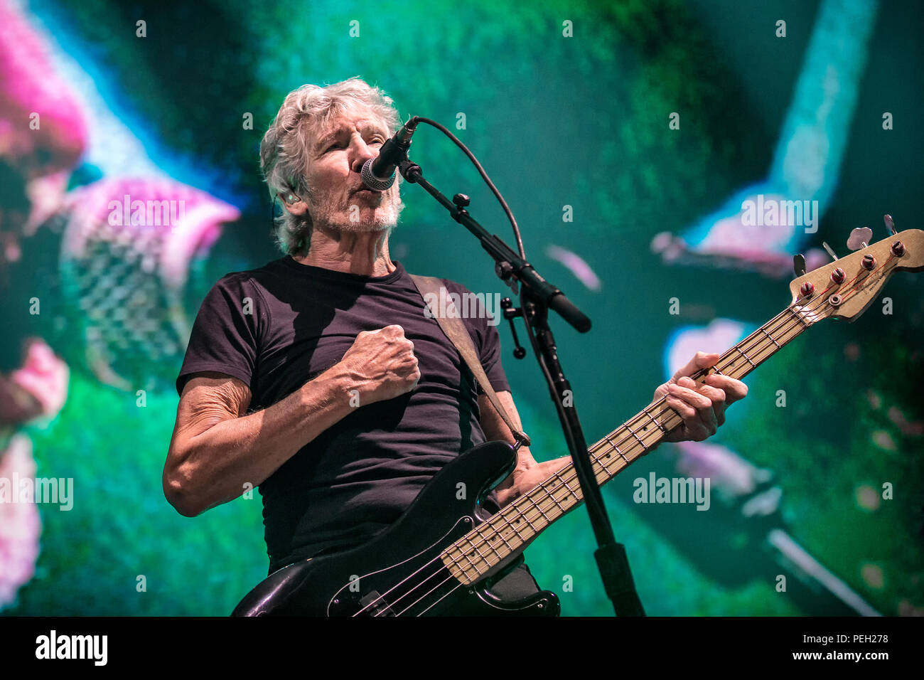 Norway, Oslo - August 14, 2018. The English singer, songwriter and musician Roger Waters performs a live concert at Telenor Arena in Oslo as part of the Us + Them Tour 2018. (Photo credit: Gonzales Photo - Terje Dokken) Credit: Gonzales Photo/Alamy Live News Stock Photo