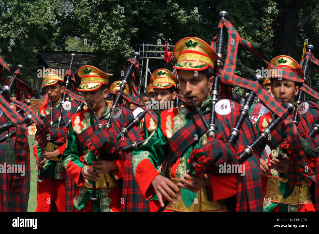 Kashmir. 15th August, 2018. Memebers of Indian police band play