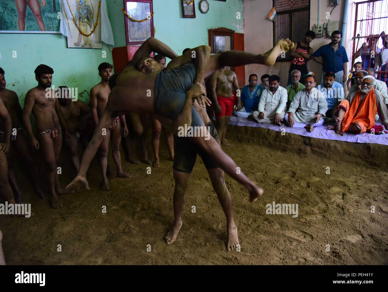 Allahabad, Uttar Pradesh, India. 15th Aug, 2018. Allahabad: Indian wrestlers perform during a bout of traditional wrestling organised at the Loknath Vyayamsala wrestling club on the occasion of Nag panchami festival in Allahabad on 15-08-2018. Credit: Prabhat Kumar Verma/ZUMA Wire/Alamy Live News Stock Photo