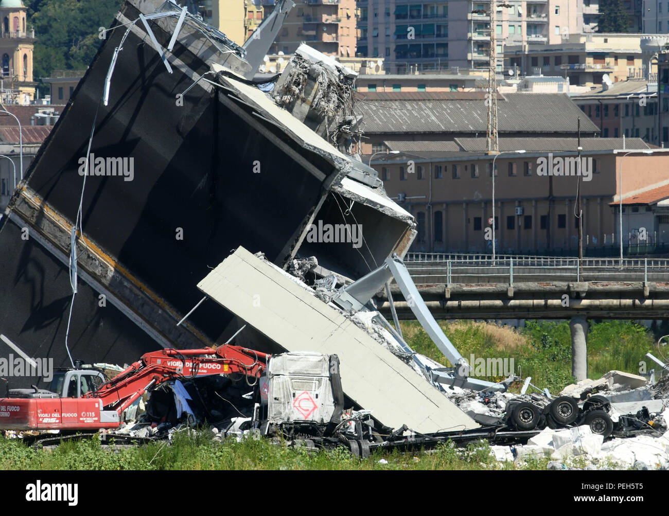 Genoa. 15th Aug, 2018. Photo taken on Aug. 15, 2018 shows the collapse of a motorway bridge in Genoa, Italy. The region of Liguria surrounding the Italian northwest city of Genoa has officially filed a state of emergency request, after the dramatic collapse of a major bridge on Tuesday that caused so far 39 victims, the regional governor said on Wednesday. Credit: Alberto Lingria/Xinhua/Alamy Live News Stock Photo