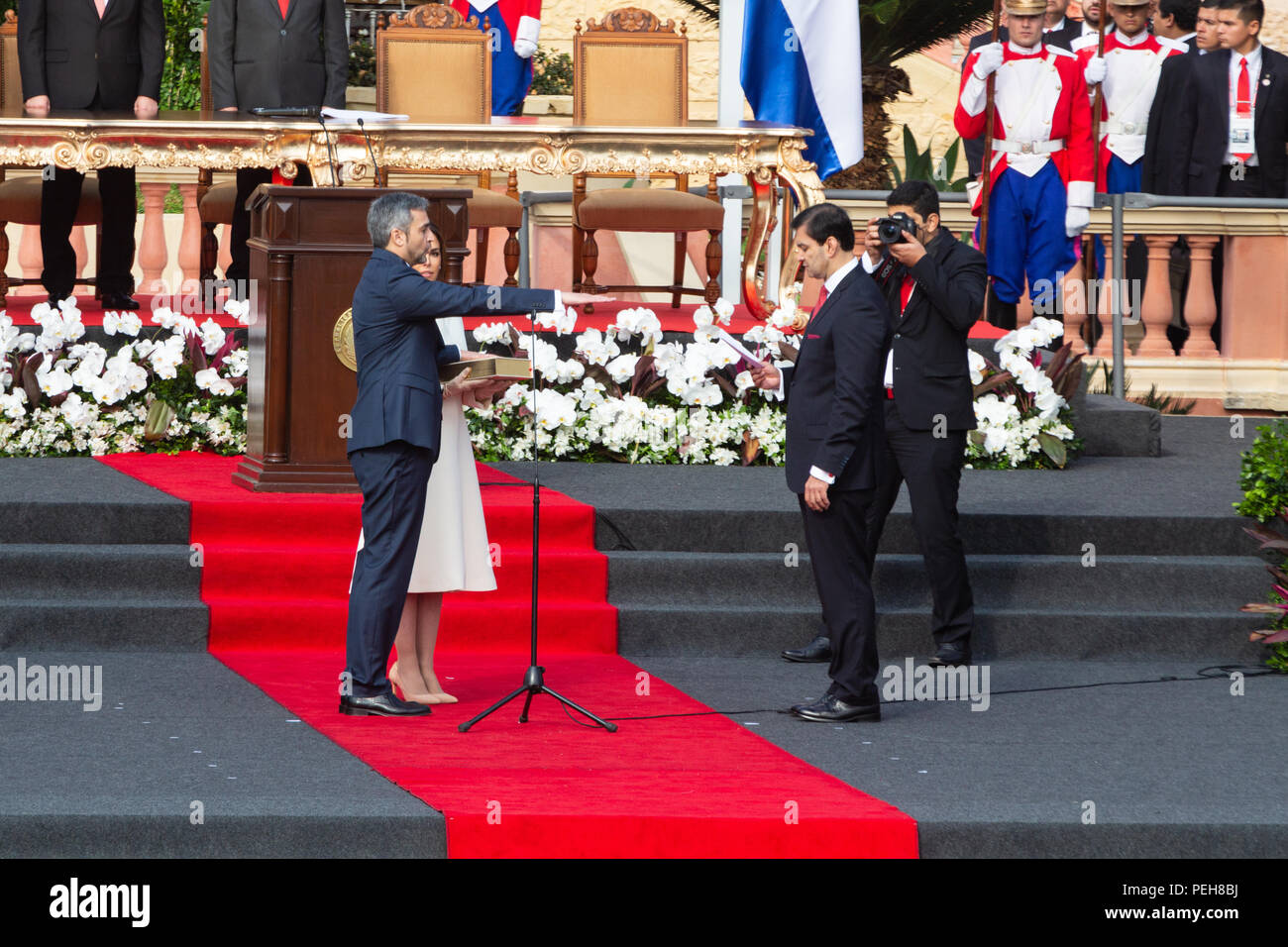 Asuncion, Paraguay. 15th Aug, 2018. Paraguay's new President Mario Abdo Benítez sworn-in by the president of the Paraguayan Congress Silvio Ovelar, during his inauguration ceremony at the esplanade of the Palace of Lopez in Asuncion, Paraguay. Credit: Andre M. Chang/Alamy Live News Stock Photo