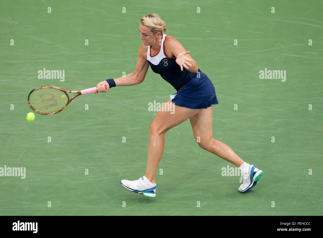 Cincinnati, OH, USA. 15th Aug, 2018. Western and Southern Open Tennis, Cincinnati, OH - Cincinnati, Ohio, USA. 15th Aug, 2018. Anastasia Pavlyuchenkova in action against Angelique Kerber in the Western and Southern Tennis tournament held in Cincinnati. - Photo by Wally Nell/ZUMA Press Credit: Wally Nell/ZUMA Wire/Alamy Live News Stock Photo