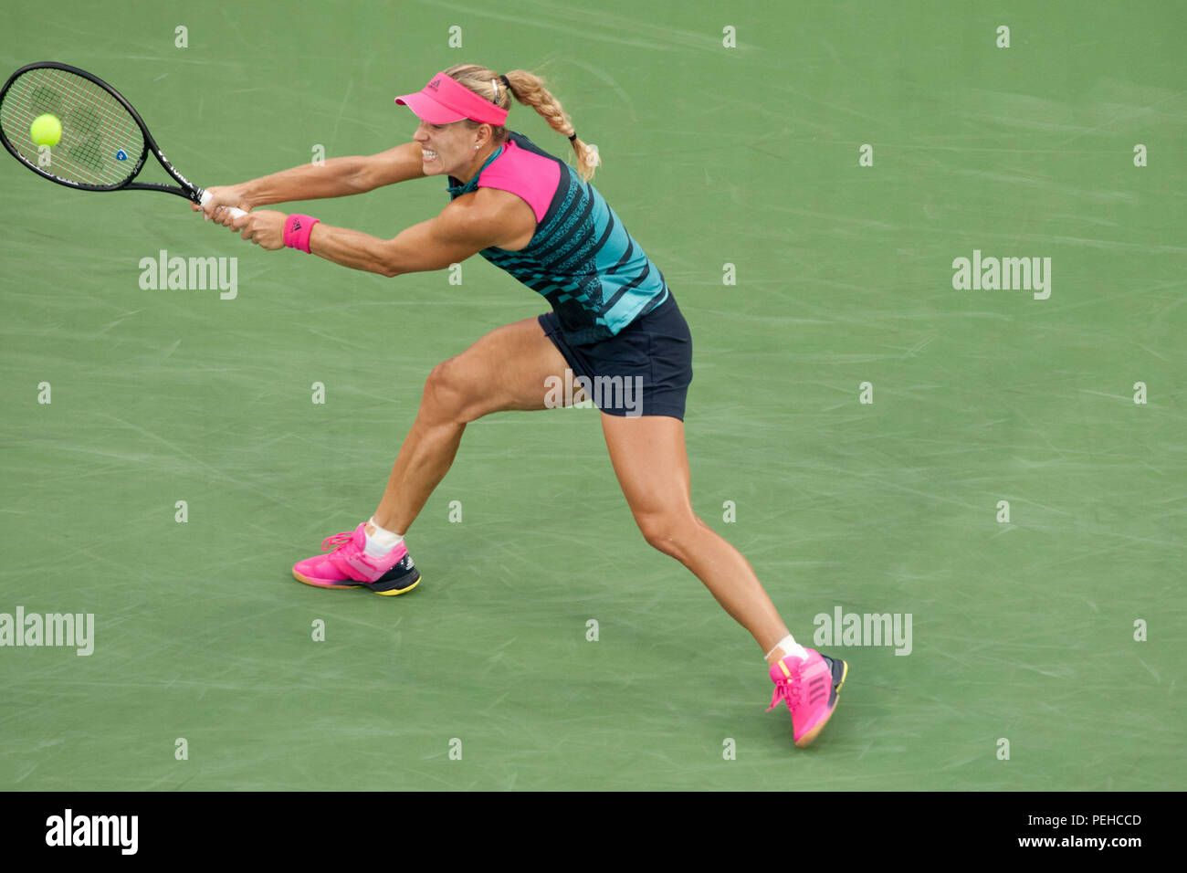 Cincinnati, OH, USA. 15th Aug, 2018. Western and Southern Open Tennis, Cincinnati, OH - Cincinnati, Ohio, USA. 15th Aug, 2018. Angelique Kerber in action against Anastasia Pavlyuchenkova in the Western and Southern Tennis tournament held in Cincinnati. - Photo by Wally Nell/ZUMA Press Credit: Wally Nell/ZUMA Wire/Alamy Live News Stock Photo