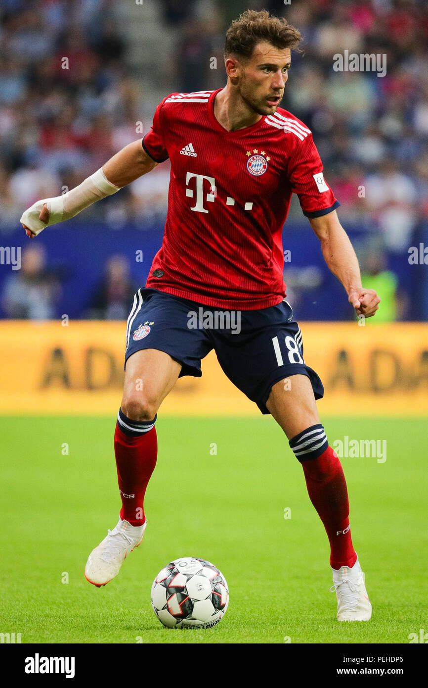 15 August 2018, Germany, Hamburg: Soccer, Test match Hamburger SV vs FC  Bayern Munich at the Volksparkstadion. Munich's Leon Goretzka. Photo:  Christian Charisius/dpa Stock Photo - Alamy