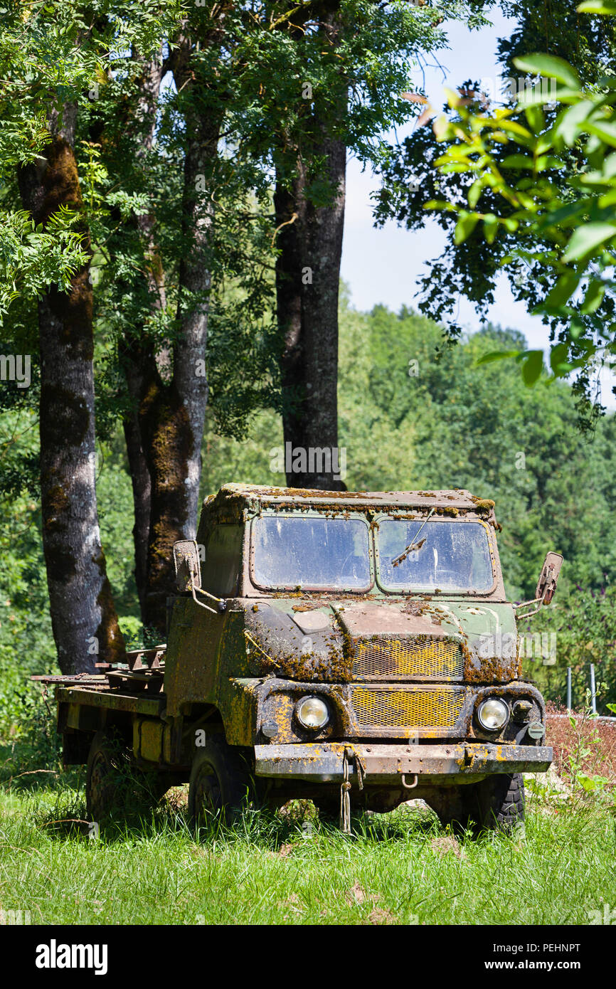 Old abandoned army trucks hi-res stock photography and images - Alamy