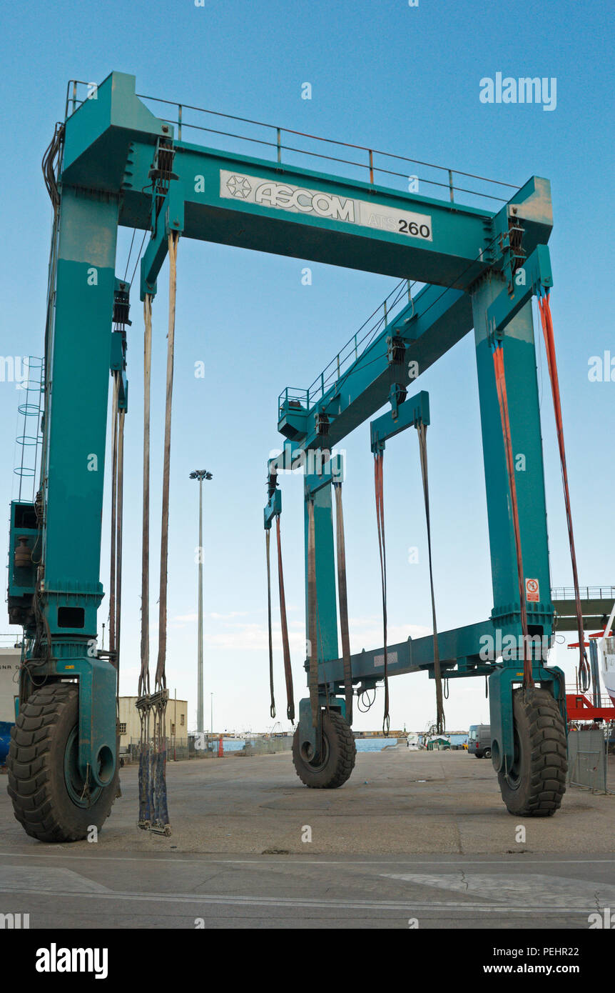 Mobile Crane Dock High Resolution Stock Photography and Images - Alamy