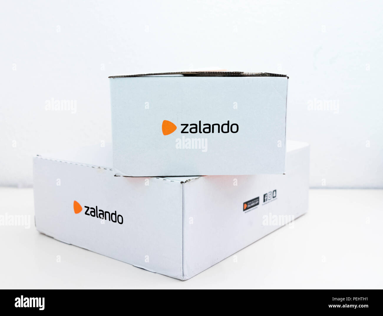 Zalando box hi-res stock photography and images - Alamy