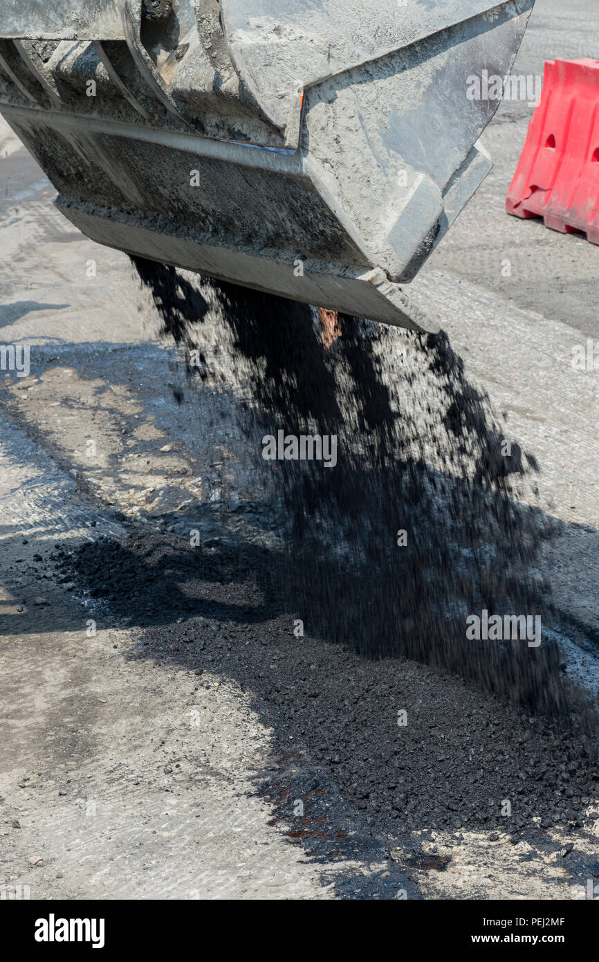 Process asphalting roads machinery hi-res stock photography and images ...