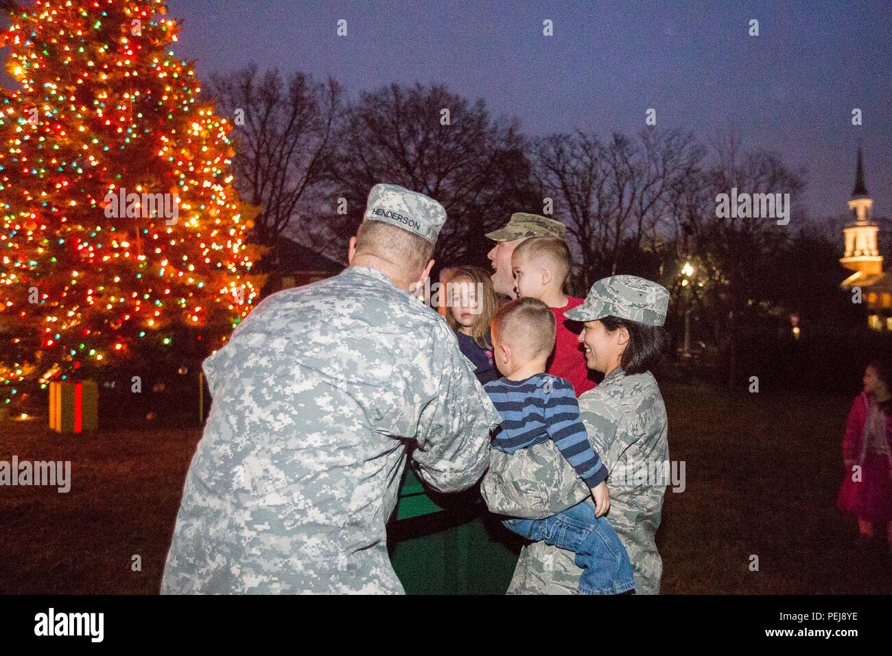 Col. Mike Henderson, Joint Base MyerHenderson Hall commander, right